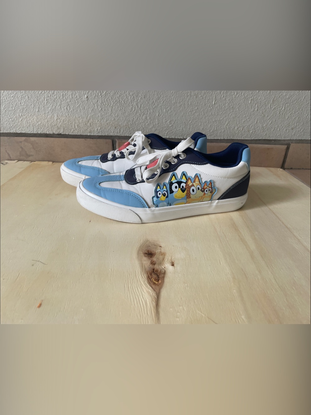 Bluey Low-Top Sneakers Men’s 8